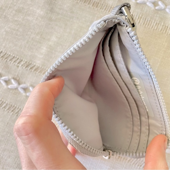 🩶Lululemon Silver Drop Clippable Card Pouch🩶 - Picture 10 of 13
